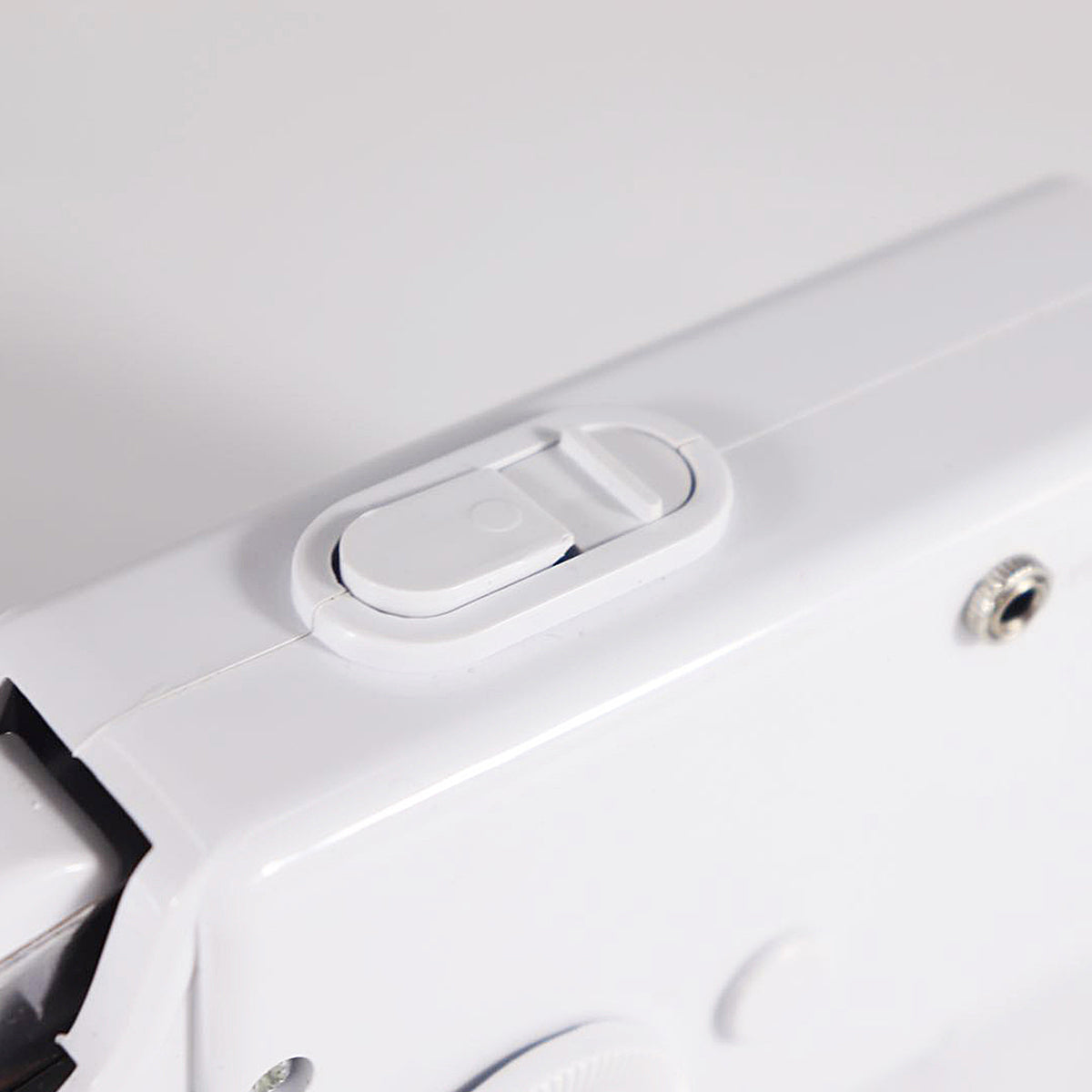 Handheld Mini Electric Sewing Machine