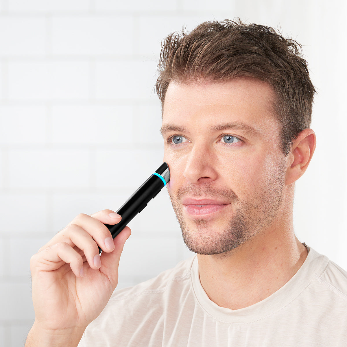 Revitalizing Warm/Cool Massaging Eye Pen