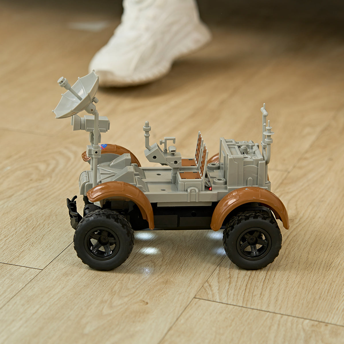 Smithsonian RC Luna Rover