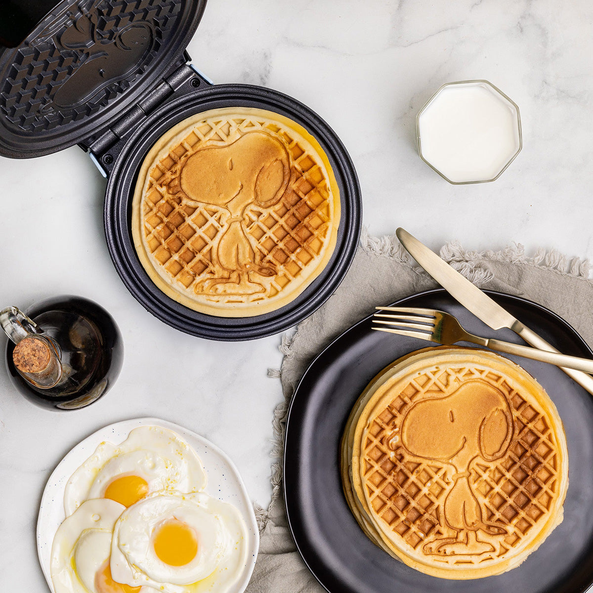 Peanuts Snoopy round Waffle Maker