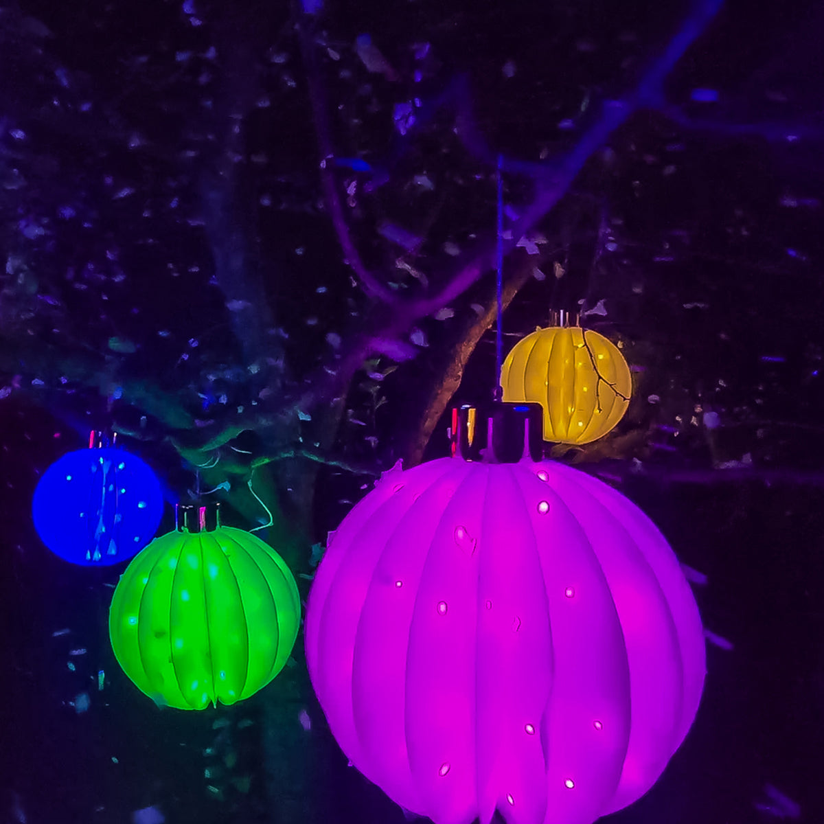 18'' Twinkling Indoor/Outdoor Lighted Orb