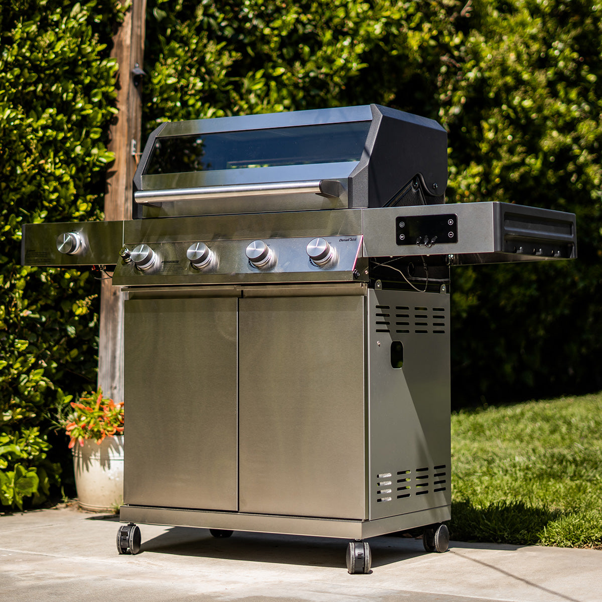 450 sq. in. Smart Grill with Clearview Lid