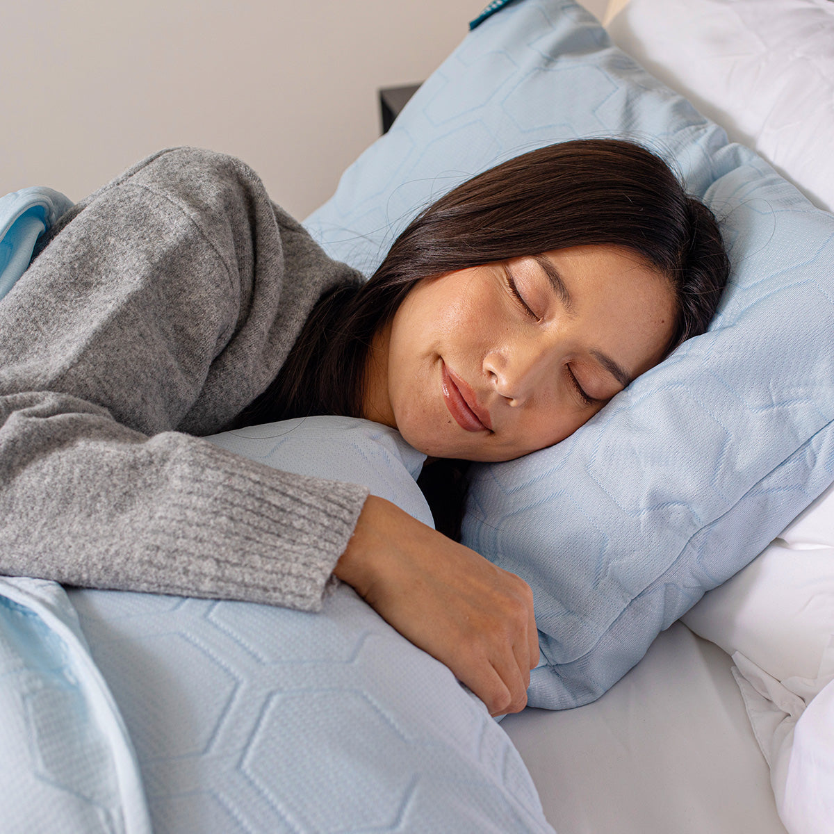 Cooling Bed Blanket and Pillow Case Set