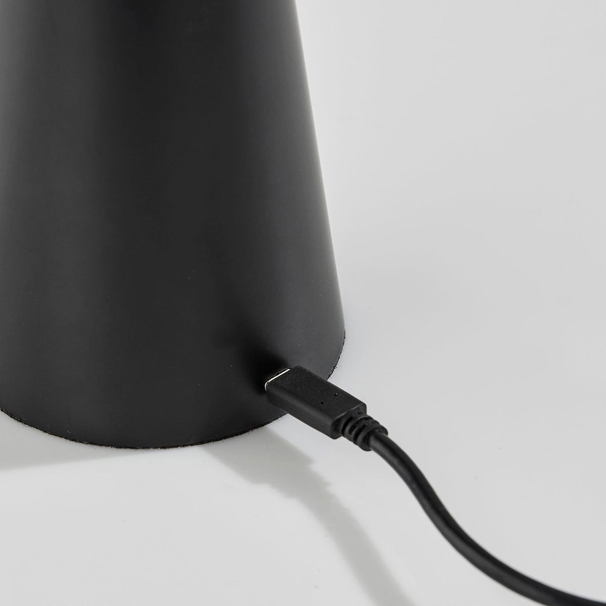 Modern Round Indoor/Outdoor Cordless LED Table Lamp