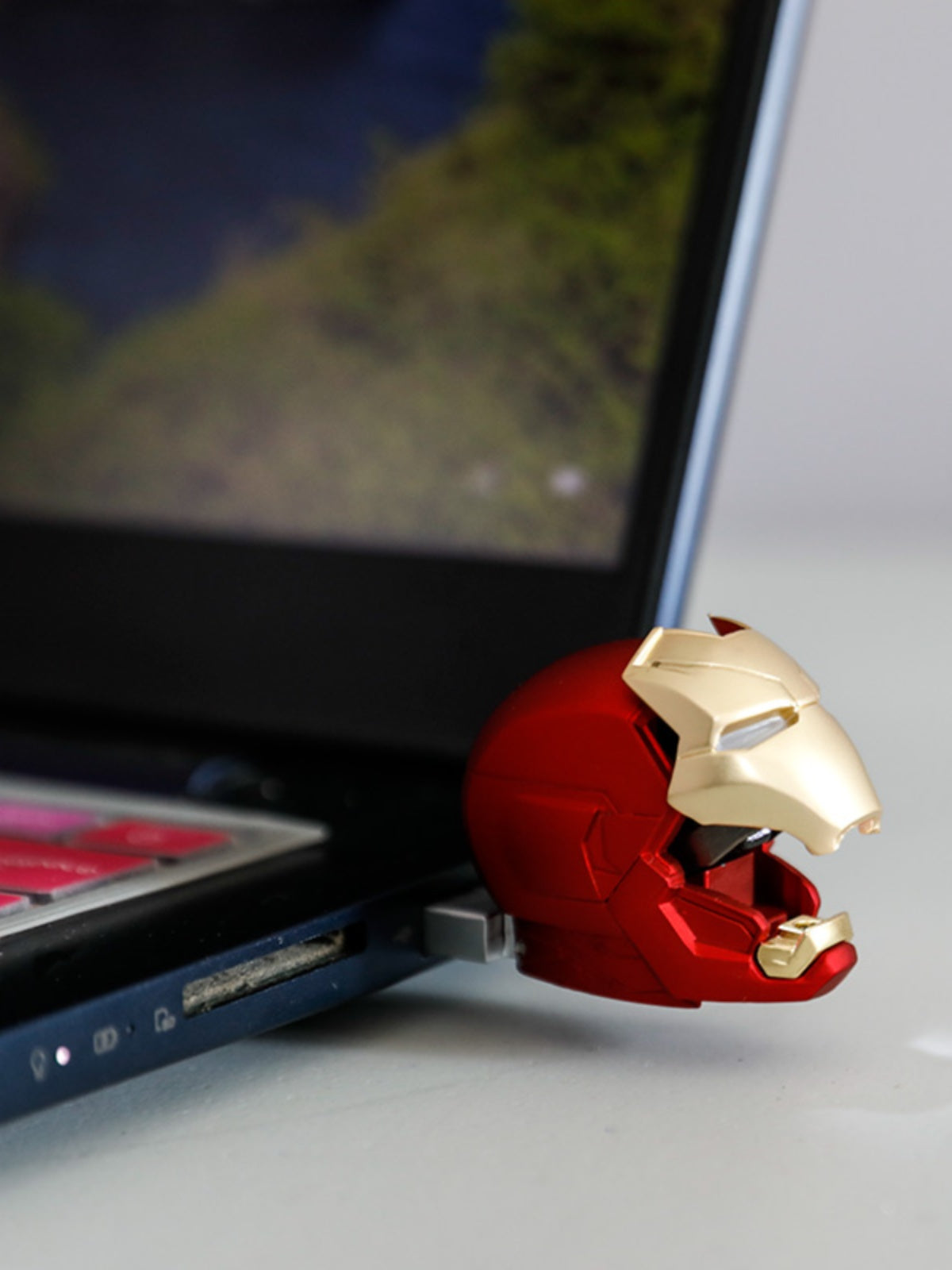 Iron Man Helmet USB Flash Drive | Openable Helmet & Glowing Eyes | 32G / 64G / 128G