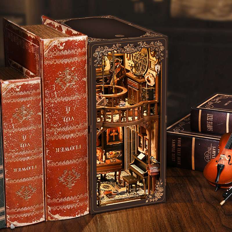 Secret Case Files Detective DIY Book Nook Kit