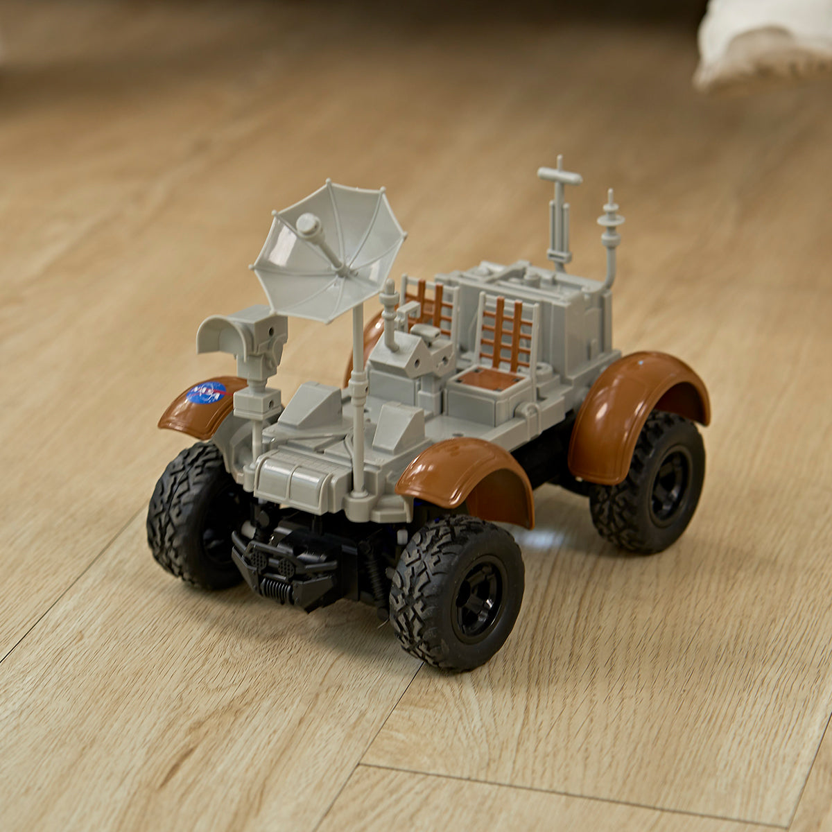 Smithsonian RC Luna Rover