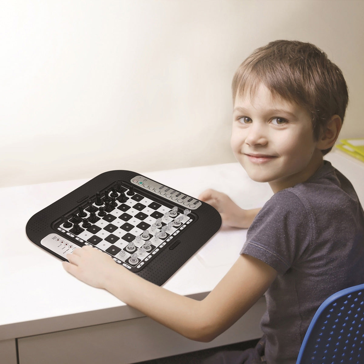 Electronic Chess Game with Touch Keyboard