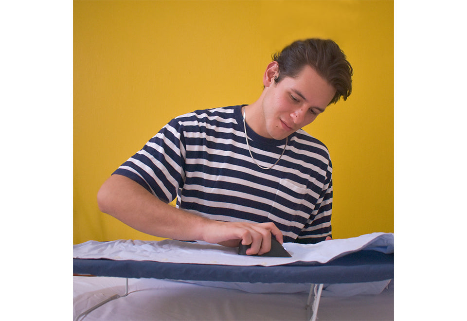 Pocket-Sized Cordless Travel Iron