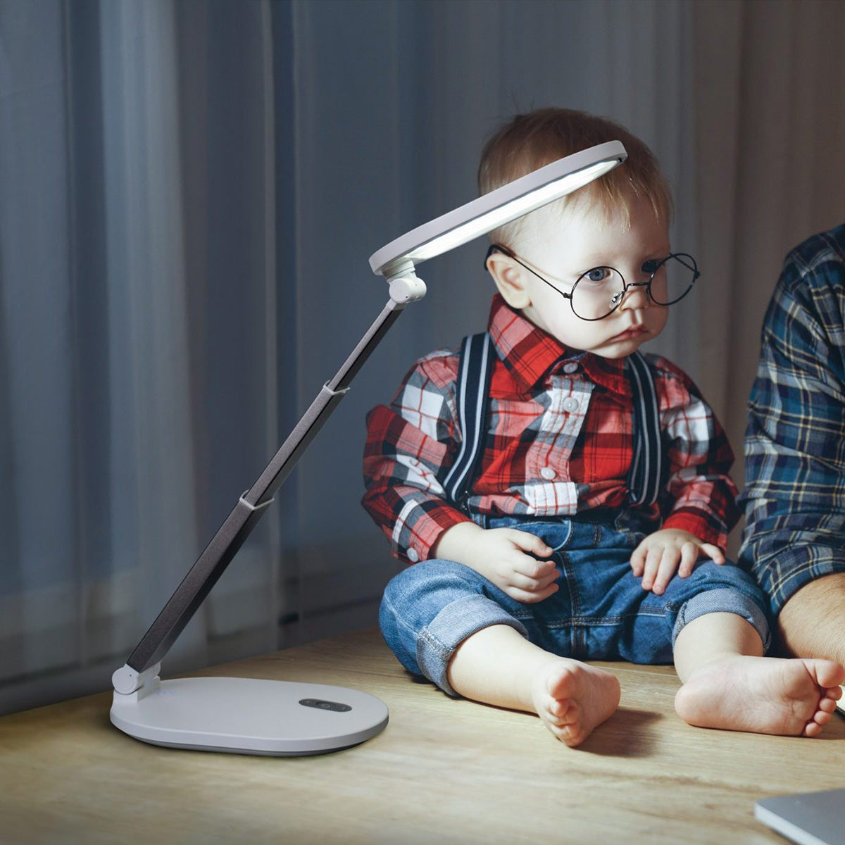 Rechargeable LED Tabletop Lamp