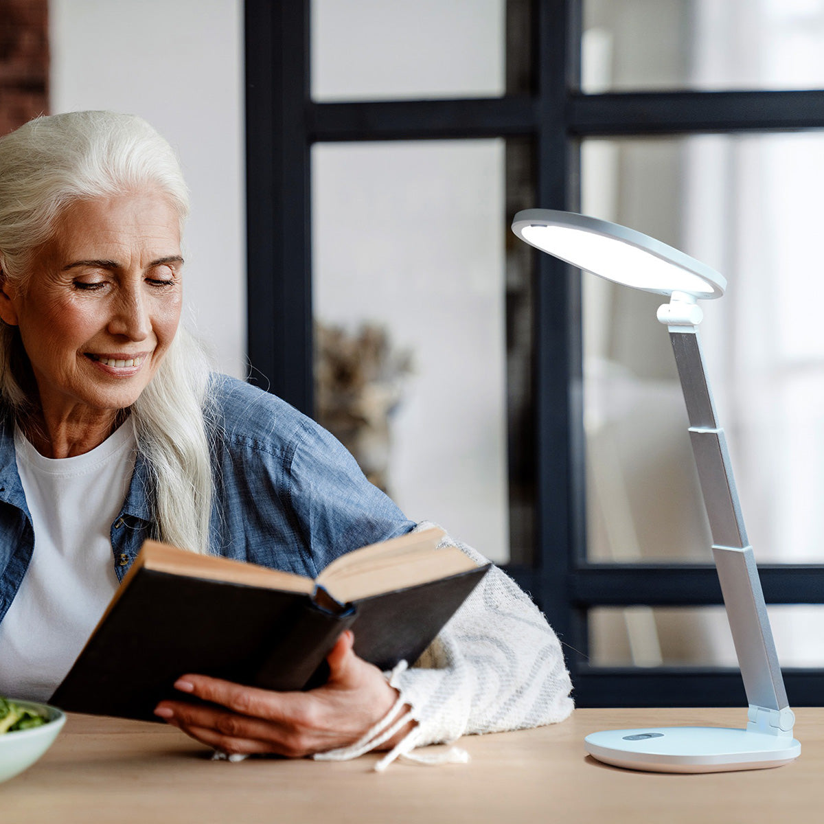 Rechargeable LED Tabletop Lamp