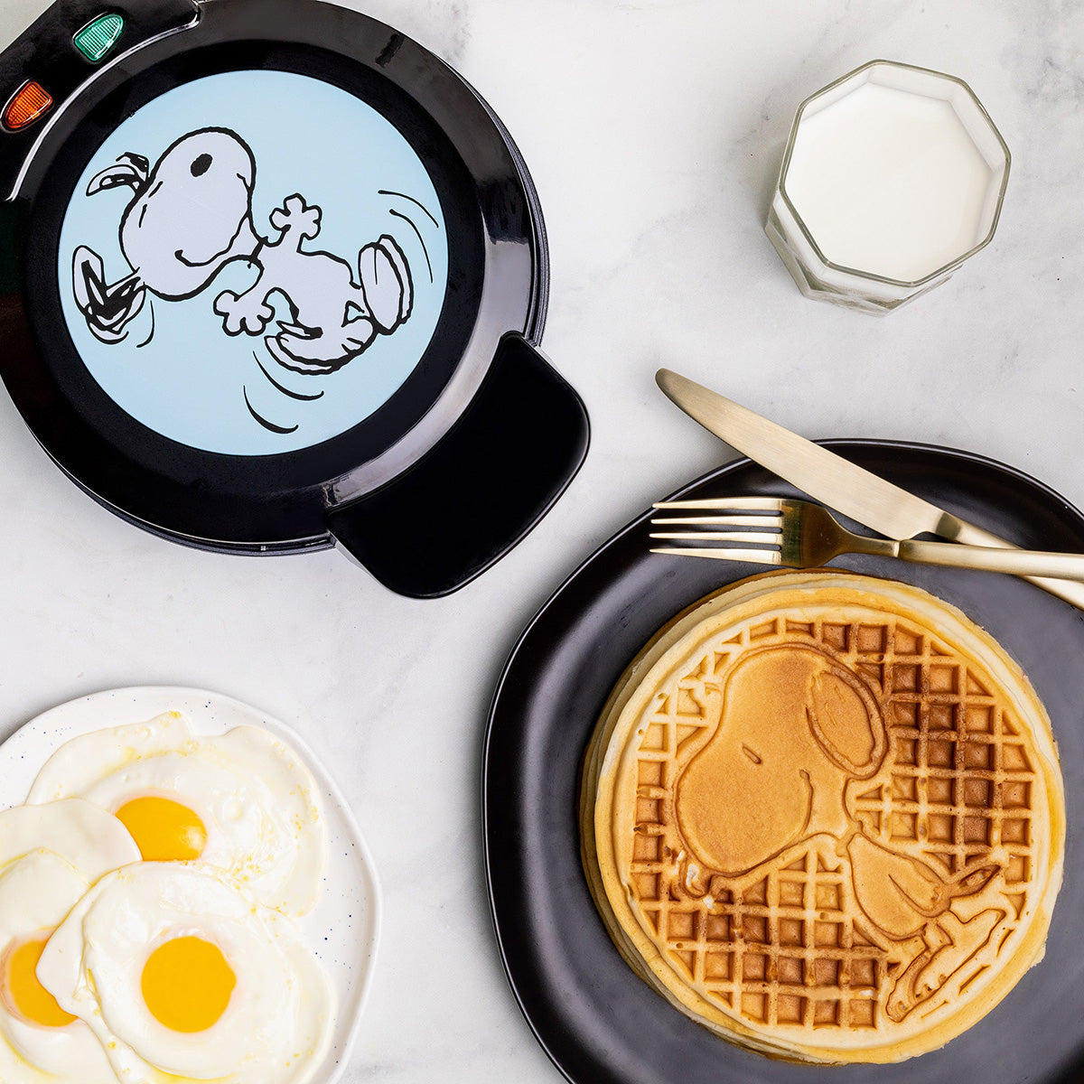 Peanuts Snoopy round Waffle Maker