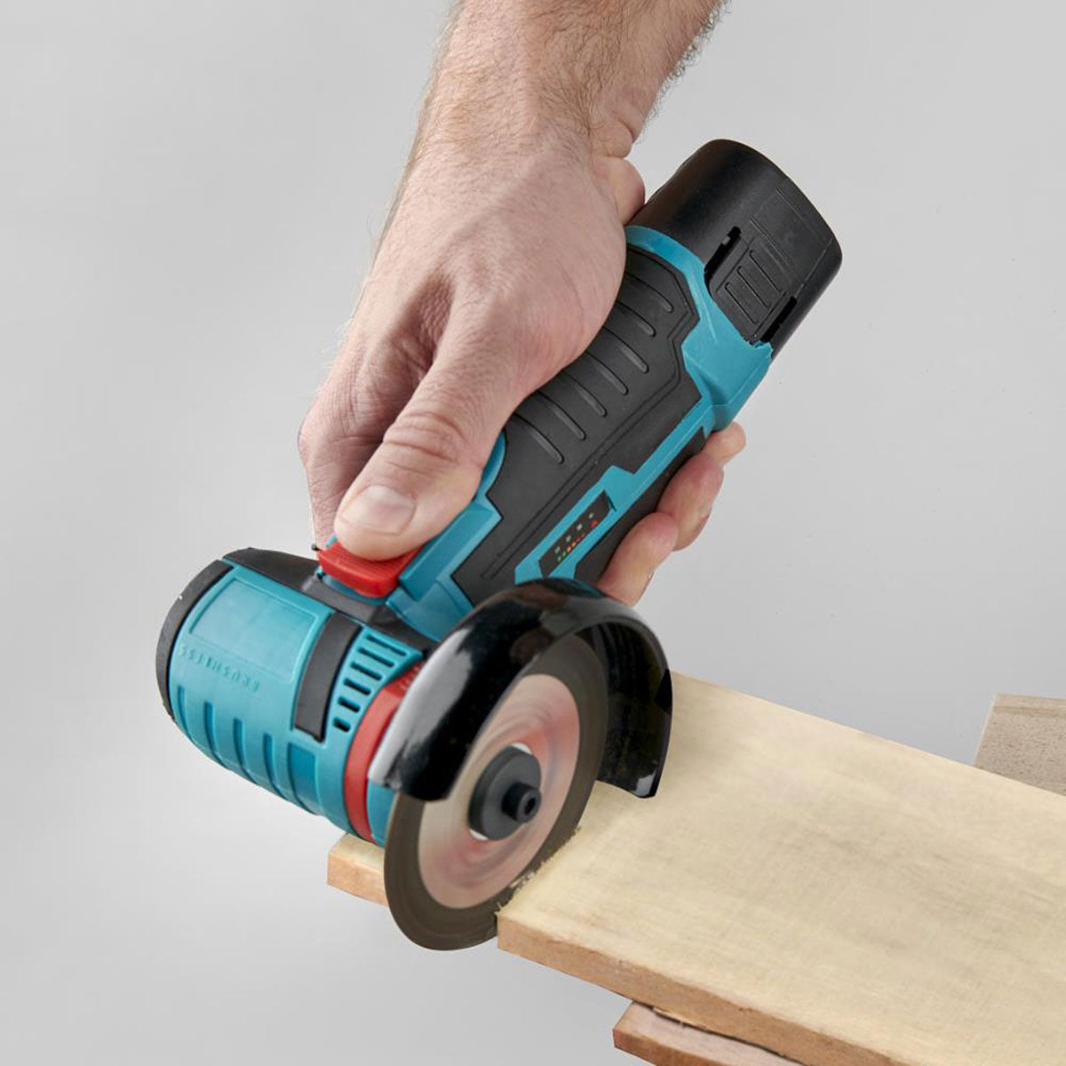 Battery-Powered Compact Circular Saw