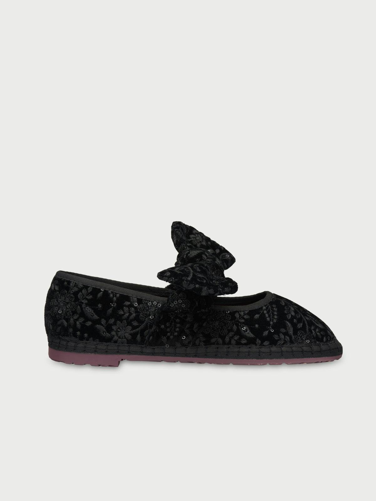 Lyra Sylva Black