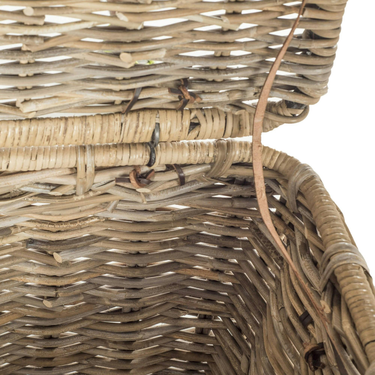 Amancio Wicker Trunk